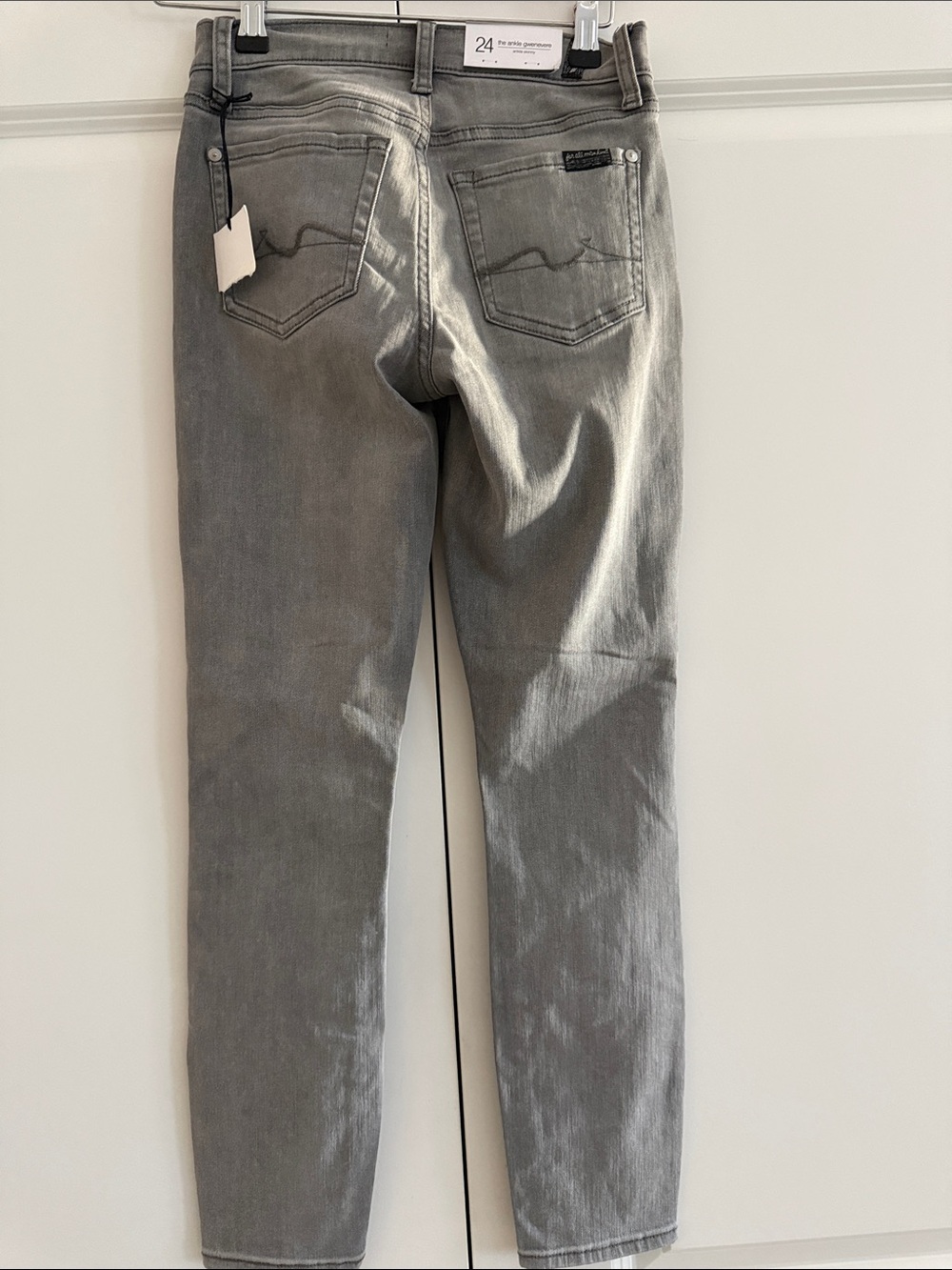 7 FAM Gwenevere ankle skinny NWT
